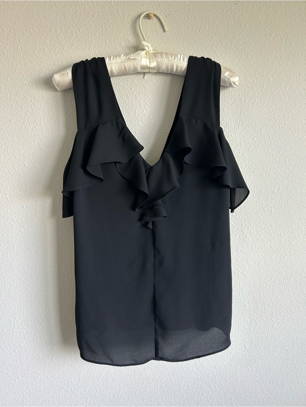 2015 Express Black Ruffle V Neck Sleeveless Camisole